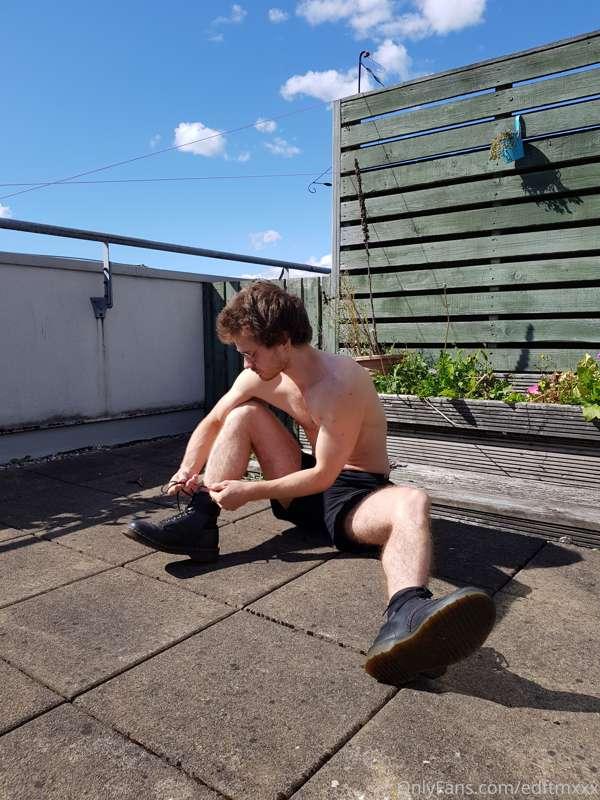 Slightest bit of sun and I strip off 🤷‍♂️🔆