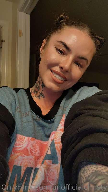 Going live on onlyfans.com/christymack at 10pm est! See you ..
