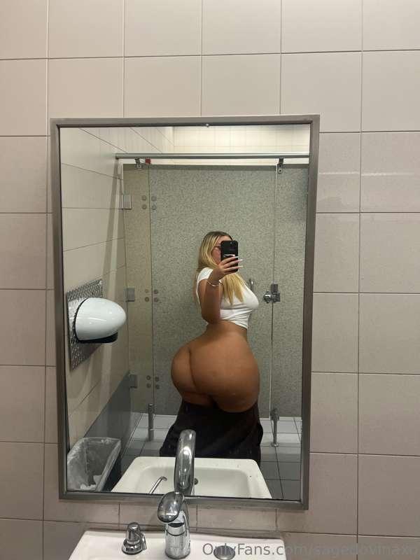 𝐈 𝐆𝐎𝐓 𝐂𝐑𝐄𝐀𝐌𝐏𝐈𝐄𝐃 💦 Would you be able to pull out daddy?