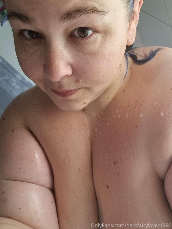 Someone want to come wash my back 😉😉