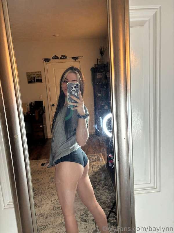 Hi babes! I’m running loads of deals on my paid page this we..