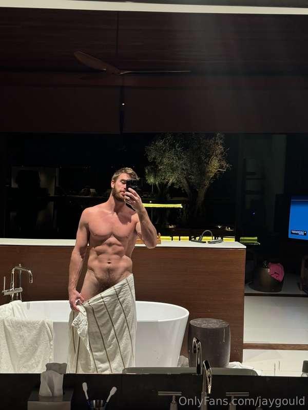 A tip on this post drops the towel, just sayin’ 👀 