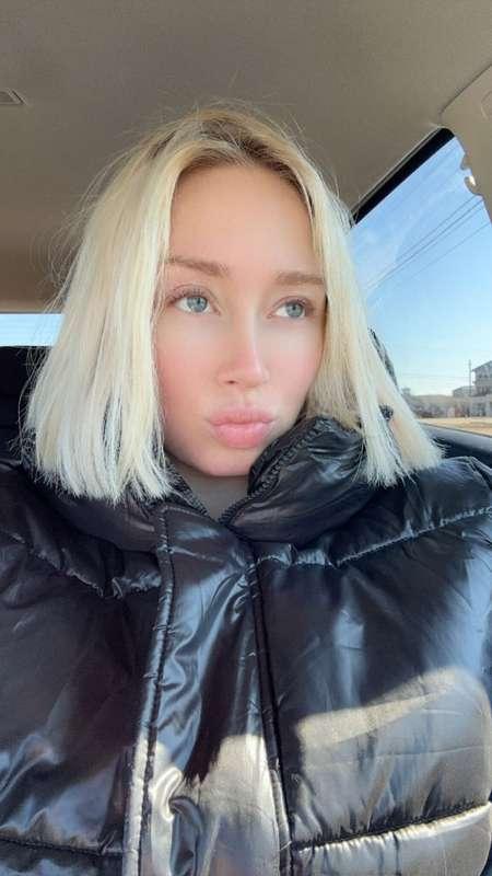 Its freezin yall, warm me up 🙈