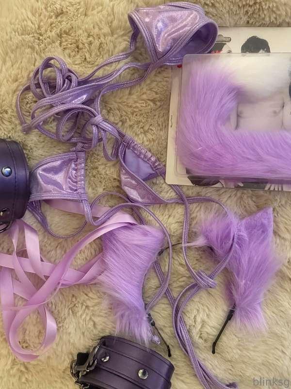Been working on my outfit for tomorrow’s livestream for a mi..