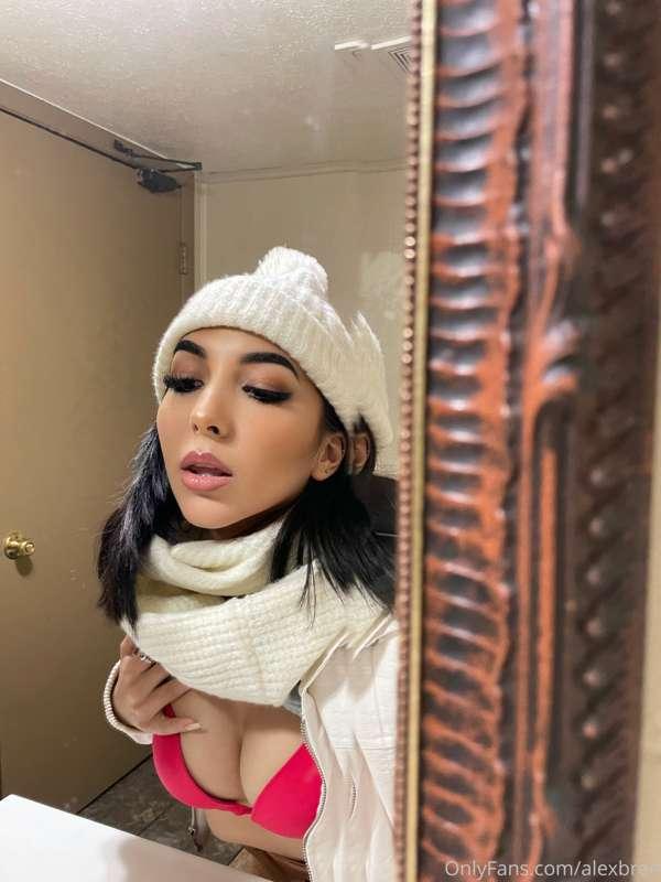 It’s cold outside and my nipples stay hard🙈