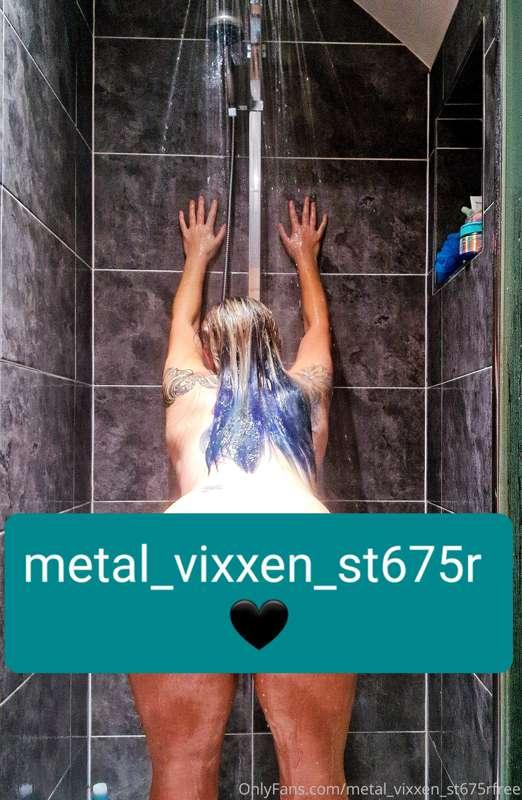 My favourite shower position. Bent over, full view of swolle..
