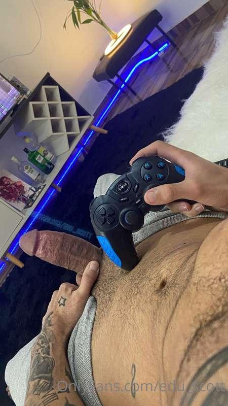 Who want to play videogame with me ?