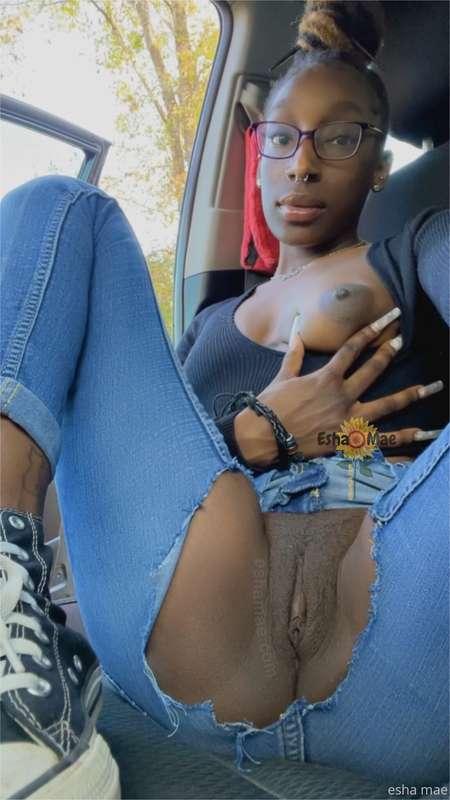 would you let me pull up on you like this? 🙈