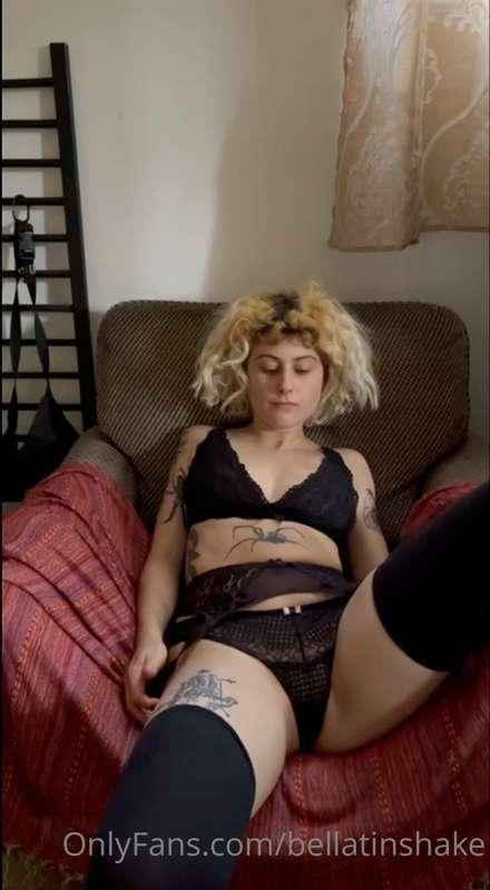 I woke up in the morning and I want to touch a big cock inst..