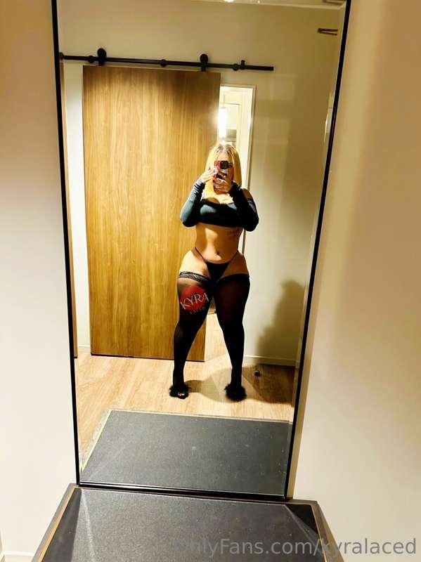 Hey daddy, are you in the mood to play?🙈