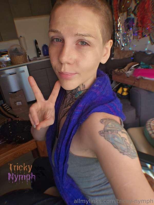 Live now for self care + cleaning ^-^ doing makeup l8r 🍄🎃