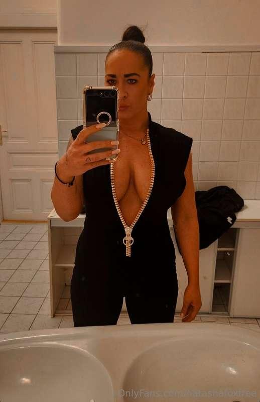 Hey, darlings! ❤️ How do you like my new look? I hope it get..