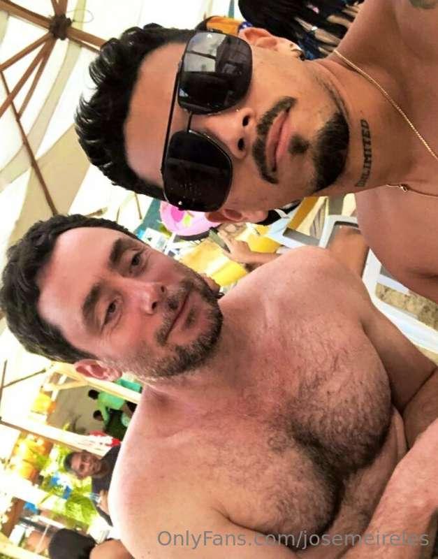 if he keeps looking at me like that I eat it  @josemeireles