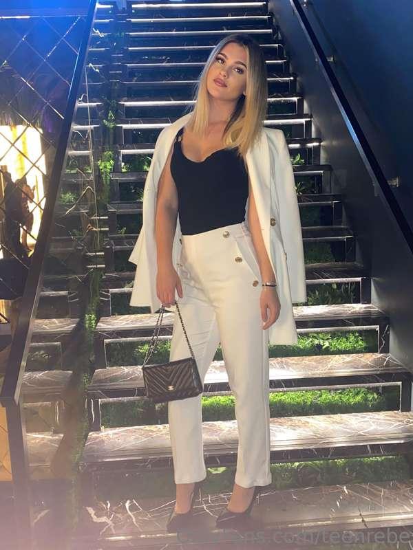 Something a little different, last night at dinner 🥰