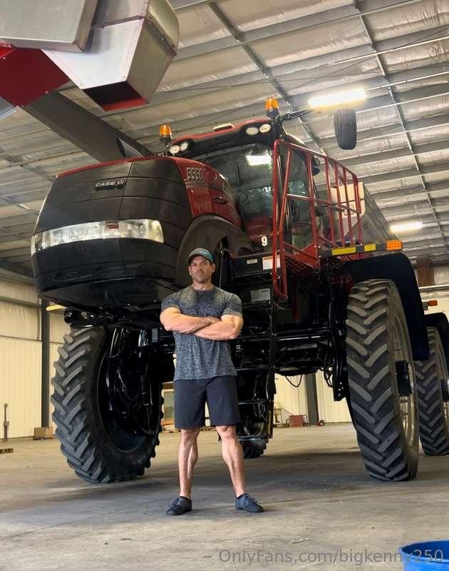 My new toy. Perfect size for the king 🤴🏻🦍