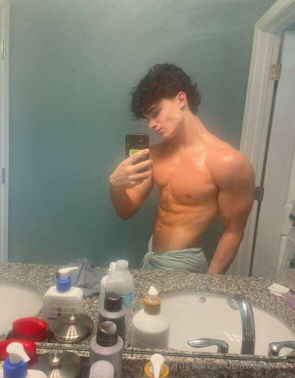 Fit, handsome, sexy and really dirty! 🥵@mysteriousboy12