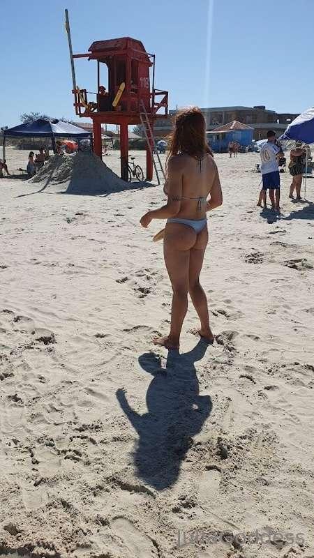 Do you like to play racquetball on the beach?