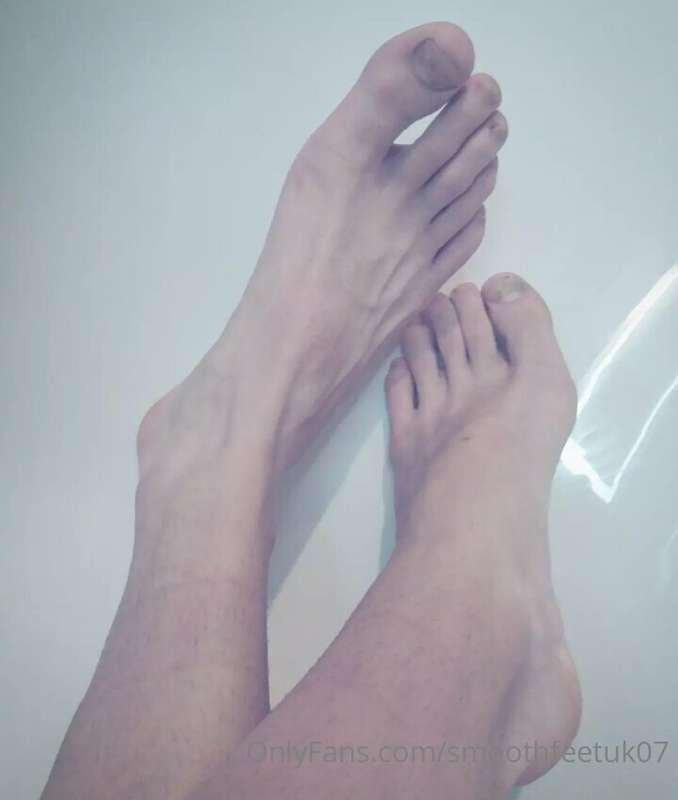 I guess i have long toes😏 Size 9.5 feet😛 Wait for the veins😉
