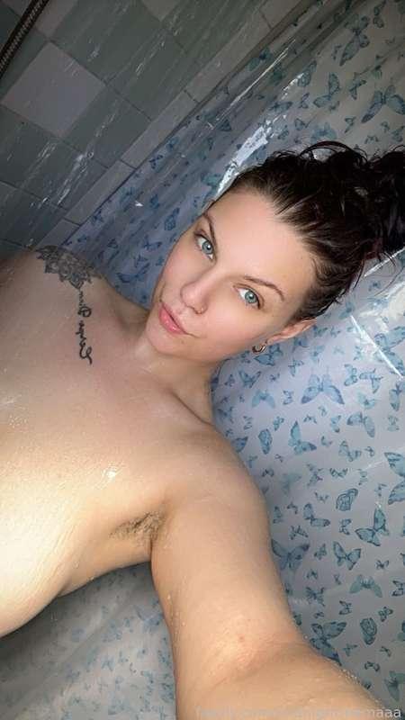 it’s so hot mommy had to jump in the shower to cool off 😭😩 don’t think i’m looking forward to this summer 🥲.

make sure your rebill is on ! i will be sending out a special treat today at 5 pm. don’t miss out 😋.












#wetgirl #wetmommy #shower #wettits #wetboobs 
