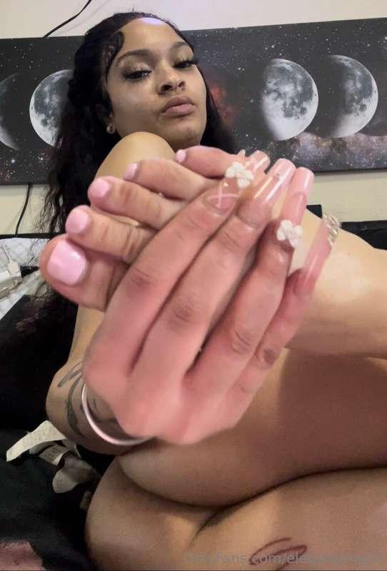 What color should I do next on my toes 😍🦶🏼🤔 #pink