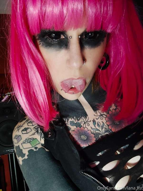 A Demoness ready to please her Master 🖤