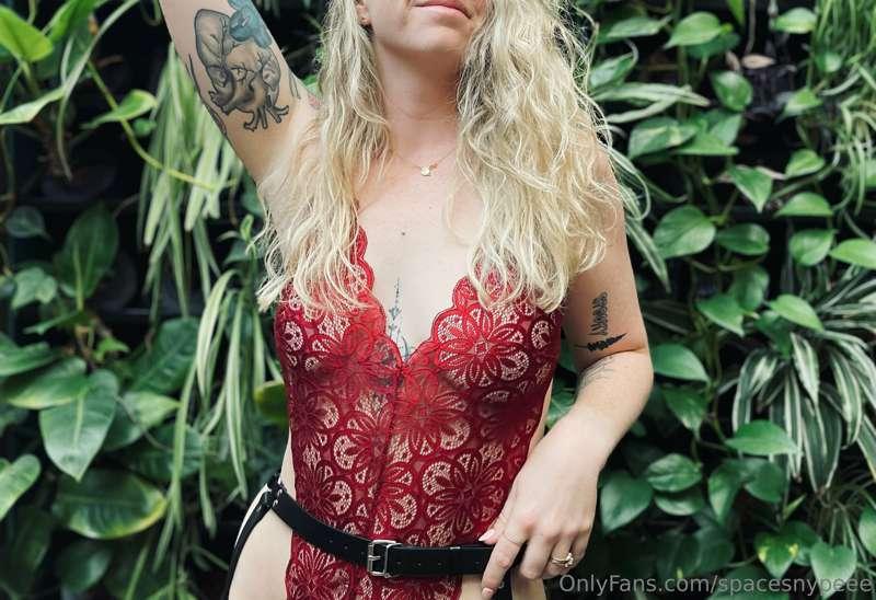 Catch me like this in the garden 🪴💦