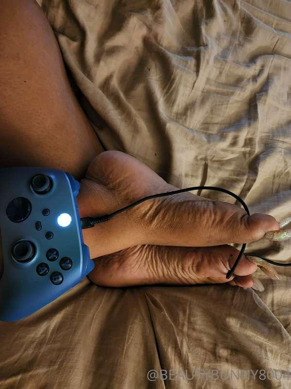 Let's cuddle and play 🎮 🦶🏽🦶🏽💕
