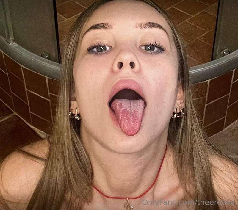 𝑌𝑜𝑢𝑟 𝑠𝑤𝑒𝑒𝑡 𝑝𝑖𝑥𝑖 @sweet_pixi69✨✨✨ Hey! I’m Pixi, 18 years old..