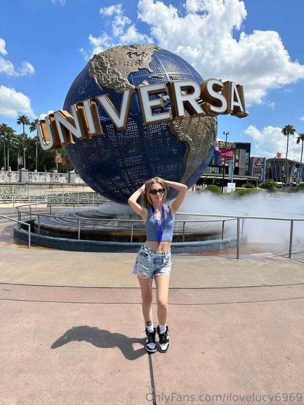 I could be your whole world - loving tour with the girls. 💕