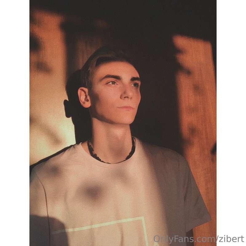 Warming up in the sunlight🤤👀