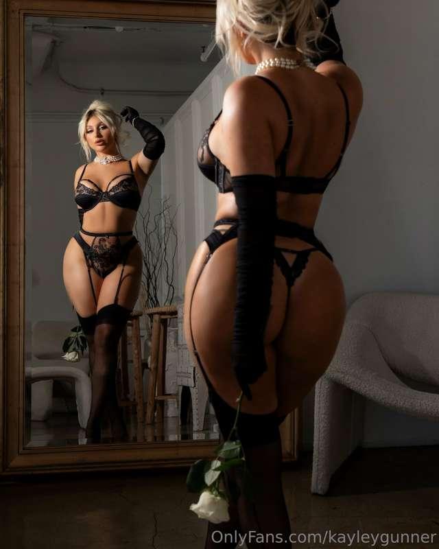 Can I be your little secret? 🌹🖤