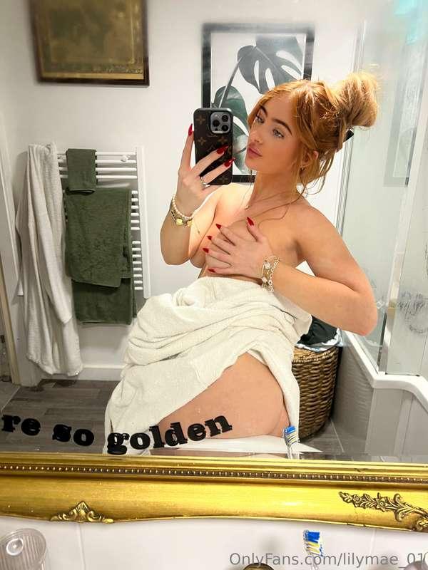 Toothbrush reflection placement is wild 😆