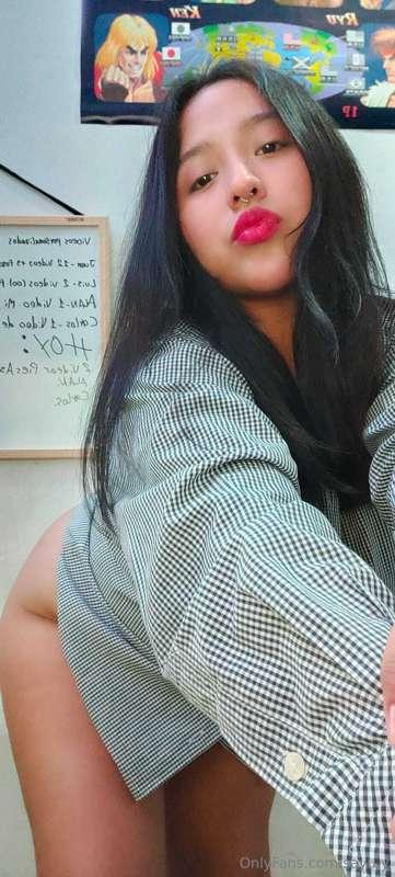 Olvidaste tu camisa e hice unas fotos muy sexys usándola te ..