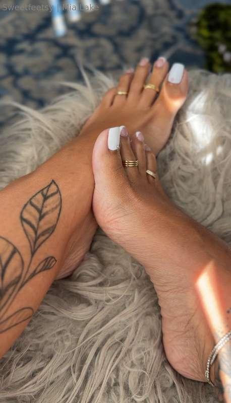 My feet are so pretty, new sale on my premium page! 