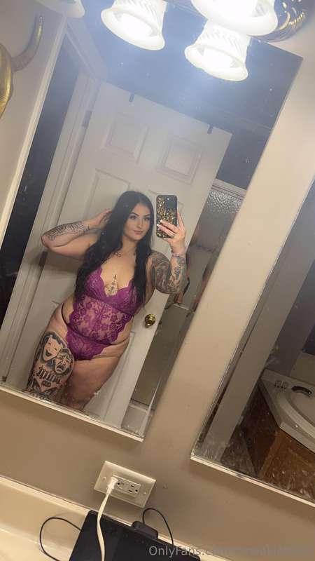 Cum watch your favorite hot mom play with some toys on her k..