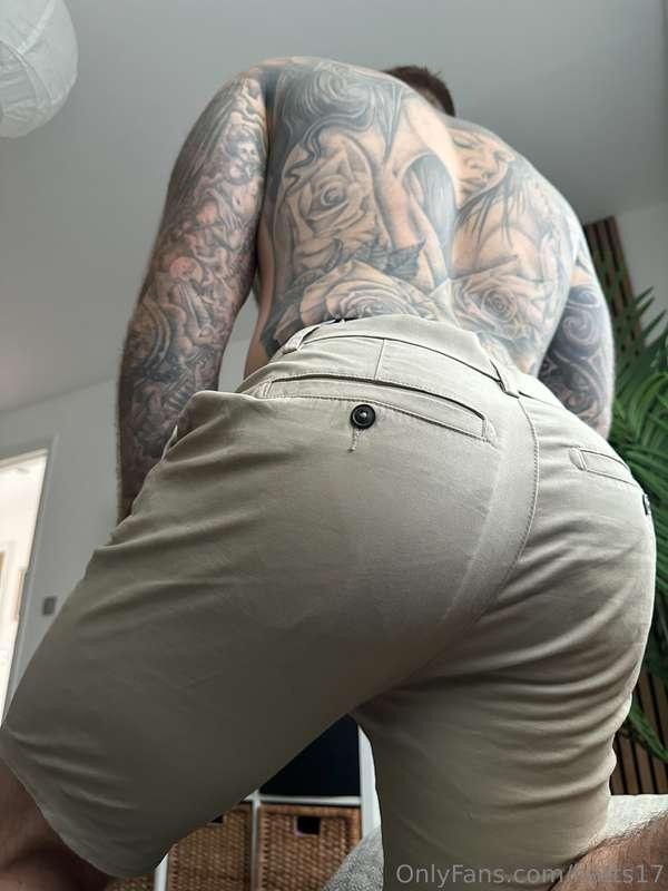 Summer shorts got my ass needing some fresh air.. swipe ⬅️ t..