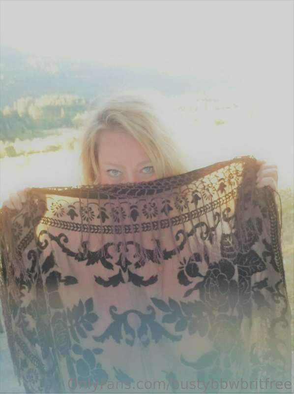 I'd love to show you what's behind this blanket 😏

Just go t..