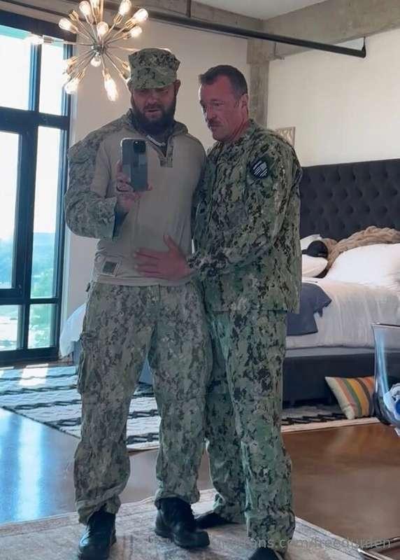 Sergeant Daddy 🤪 @scuba_daddy  TIP TO SEE HIM BEND ME OVER a..