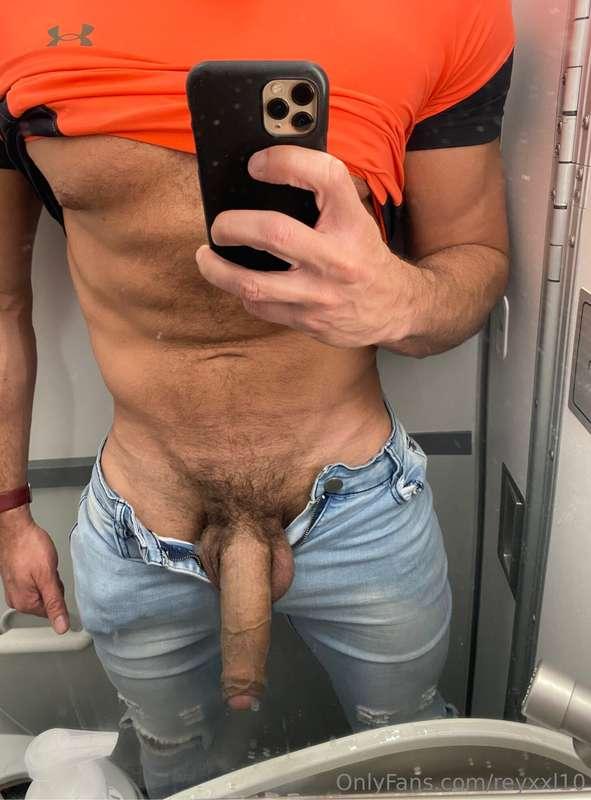 Hung and uncut 🍆