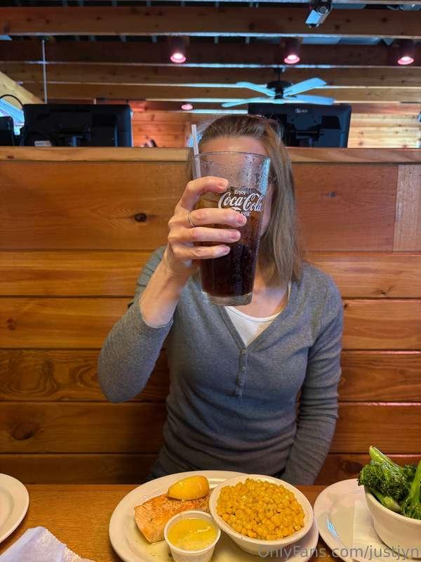 Happy Friday! 🥰 Today it is Texas Roadhouse for the win. Onc..