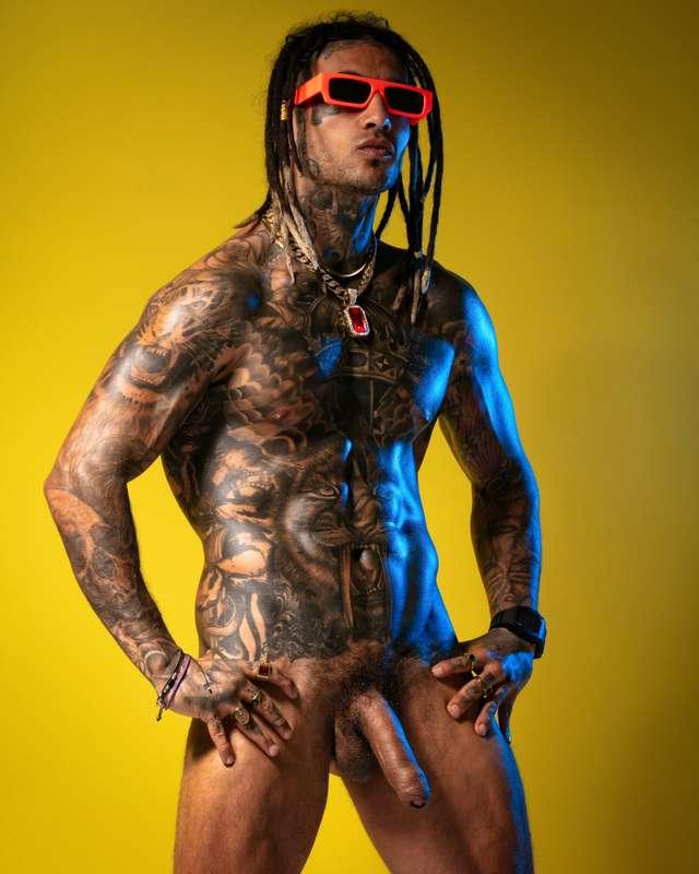enjoy this straight hunk @dopeviking 📸🧨