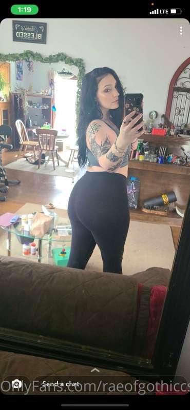I got the whole bakery back here 🎂
