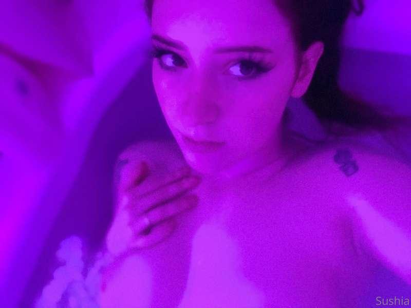 nude bath photoset!