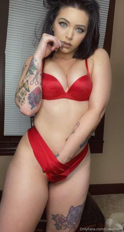I’m so horny i need someone to message my VIP page and make ..