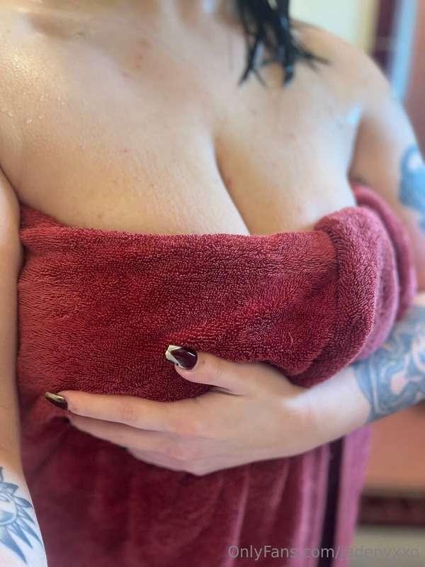 ***Fuckable Tuesday*** 😈 What’s hard, thick and begging for ..