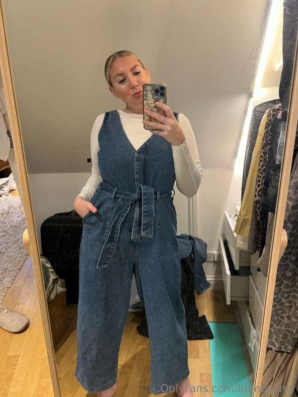Office day fit check 💙🤍