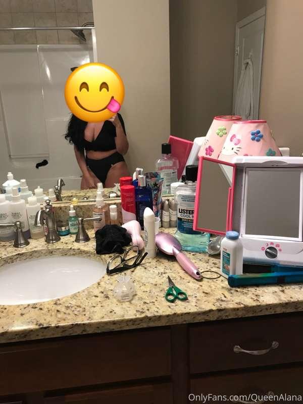 Would you want to come home to see me wearing this 🥰