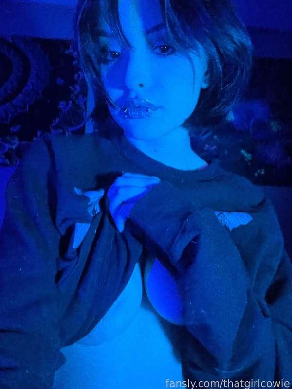 thatgirlcowie image #1