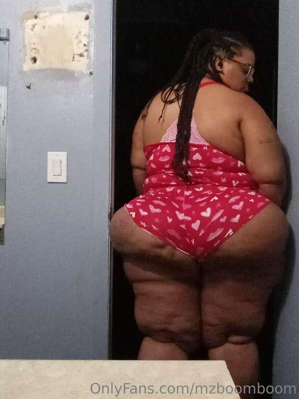I can't even get all this phat ass through the door 😩