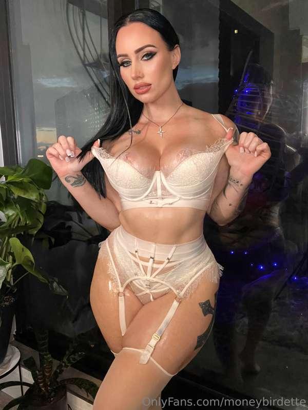 Behind the scenes pov close ups and videos at shoot, oil, st..
